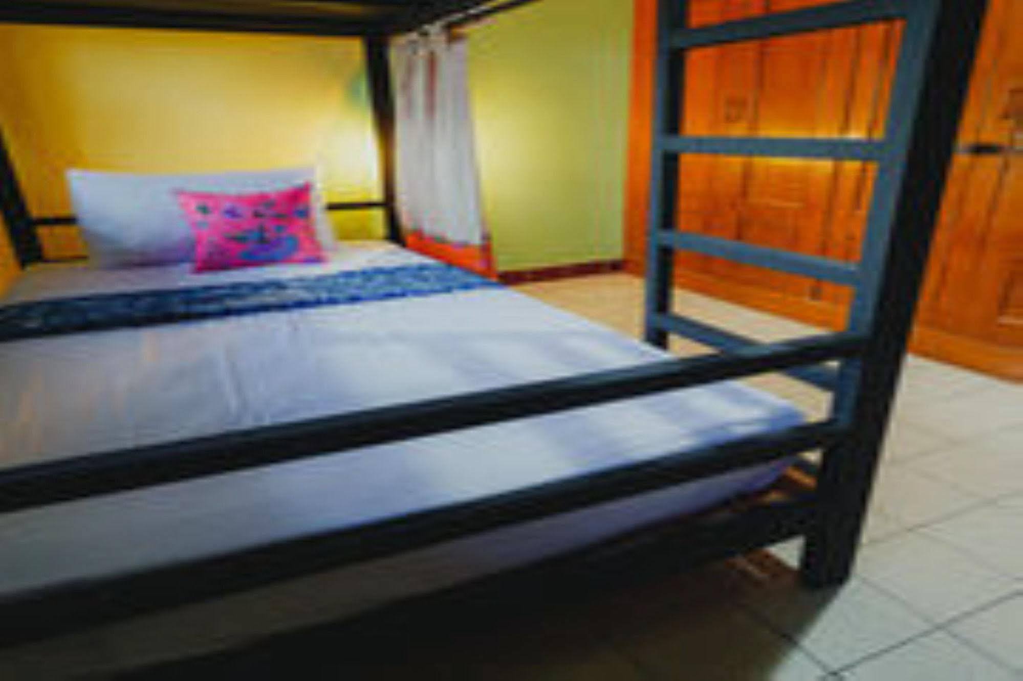 The Aree Hat Yai Hostel Bagian luar foto